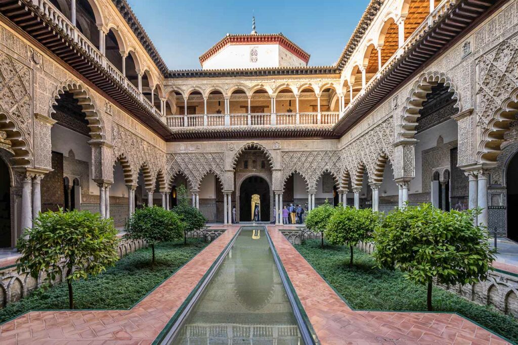 Patio des las Doncellas im Real Alcázar in Sevilla